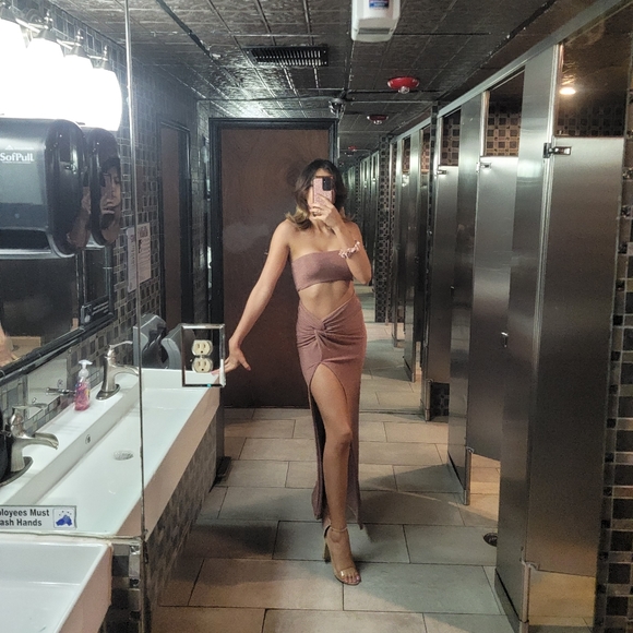 Glitter shimmer 2 piece skirt set - Picture 4 of 5